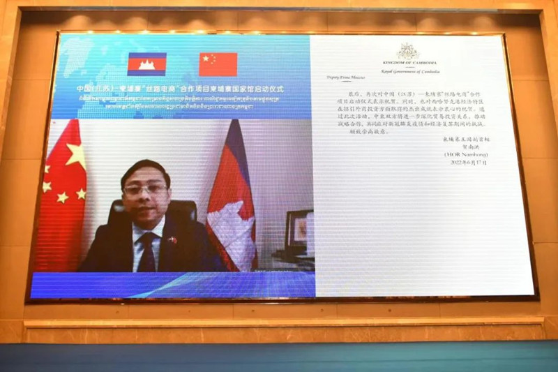 柬埔寨副首相贺南洪为活动道喜讯