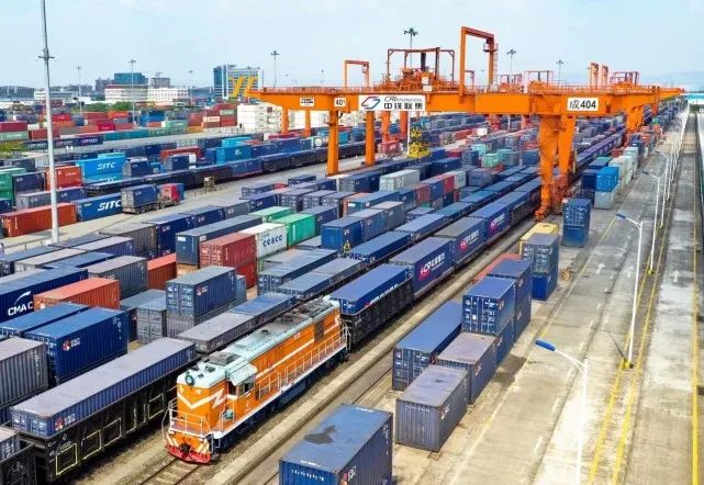 成都中欧班列首开北线公共班列