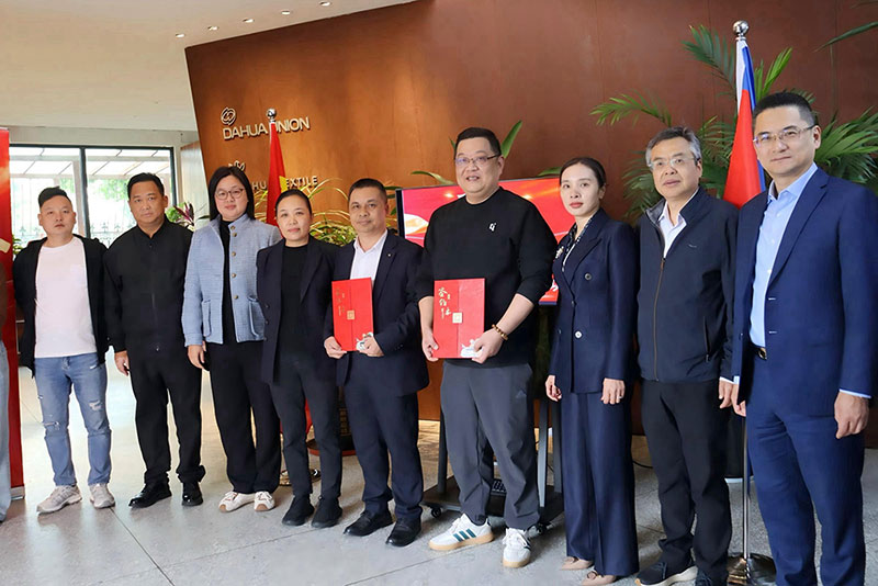 签约现场与会辅导合影